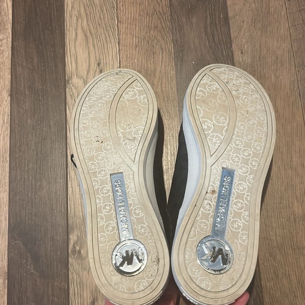 Michael Kors black sneakers 6.5 - Picture 2 of 5